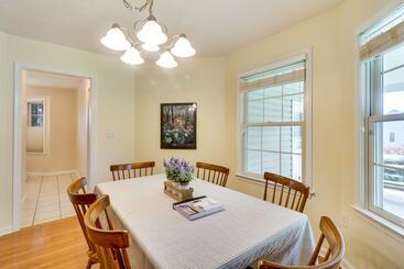 コテージ Laptop Friendly Elkton Home W/ Central A/c!