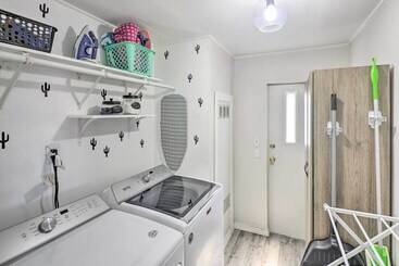 کلبه Updated Escape W/ Game Room 1 Block To River!