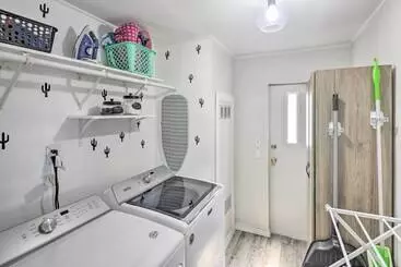 コテージ Updated Escape W/ Game Room 1 Block To River!