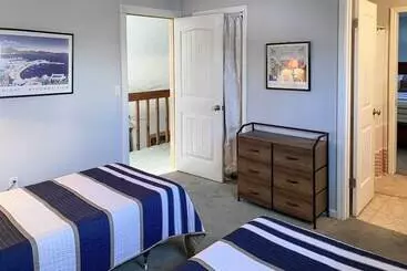 Mökkimajoitus Cozy Lake Chatuge Getaway, Walk To Water!