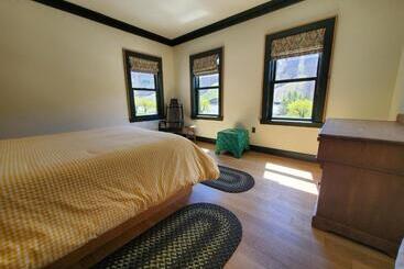 בית מלון כפרי Little Cat Lodge