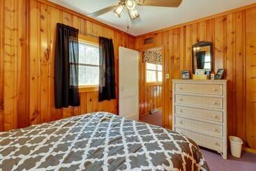 Vidéki Ház Lake Wallenpaupack Cabin W/ Boat Trailer Parking