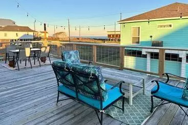 コテージ Modern Freeport Home + Decks, Steps To Beach!