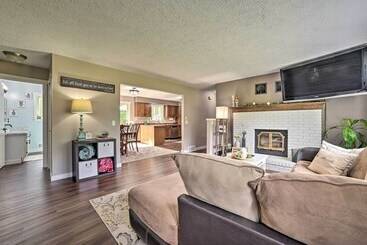 별장 Pet Friendly Home W/ Hot Tub In Northern Michigan!