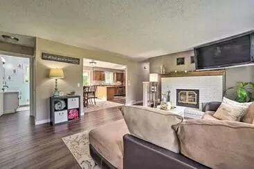 コテージ Pet Friendly Home W/ Hot Tub In Northern Michigan!