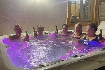 レジデンス Fantastic House, Swimmingpool, Jacuzzi, Horses