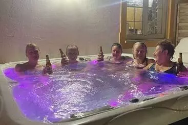 レジデンス Fantastic House, Swimmingpool, Jacuzzi, Horses