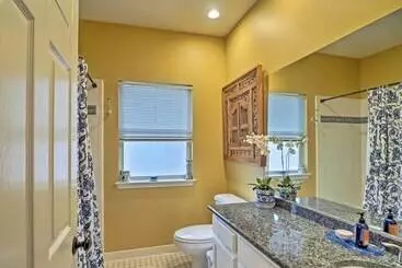 Mökkimajoitus Round Rock Lakefront Home W/ Water Toys & Fire Pit