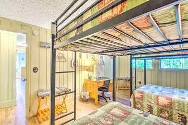 Mökkimajoitus The Dodge Lodge    Near Massanutten Ski Lift!