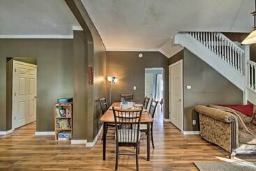 קוטג'' The Junction: Victorian Home In Quaint Fortville!