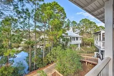 Mökkimajoitus Beverly Bungalow; Easy Walk To Seagrove Beach