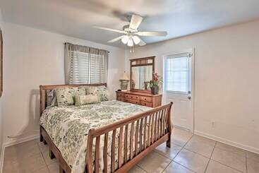 بيت ريفى Bright Naples Home   4 Mi To Botanic Gardens!