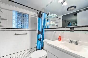 Kır Evi Canalfront Hudson Home W/private Dock & Yard!