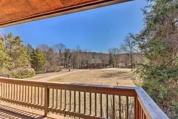 Mökkimajoitus Walk To White River: Home W/ Deck In Flippin!