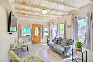 کلبه Key Largo Home W/ Dock & Private Beach Access