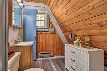 بيت ريفى Lakefront Rocky Mount Cabin W/ Dock & Kayaks!