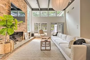 Quinta ou Casa Rural Modern Hampton Bays Home W/ Outdoor Pool!