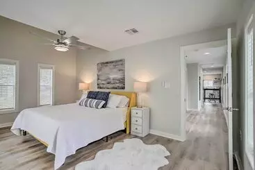 Pet Friendly Cottage, 3 Blocks To Main St!