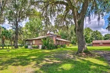 Landhus Pet Friendly Inglis Retreat W/ Lake + Dock!