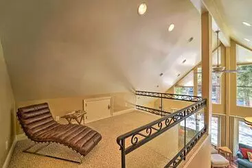 コテージ Tahoe Donner Area Home With Private Hot Tub!