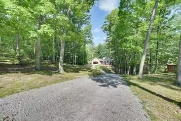 Mökkimajoitus Roscommon Retreat W/ Deck ~ 1 Mile To Higgins Lake