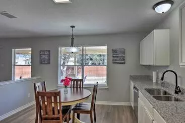 Gîte Rural Spacious San Antonio Home ~ 9 Miles To Usta!
