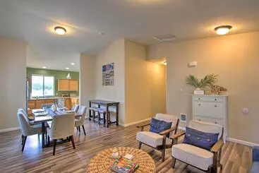 Mökkimajoitus Waterfront Allyn Home With Fire Pit + 2 Kayaks!