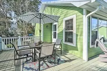 コテージ Coastal Hideaway ~ 1/2 Mi To Beach + Boardwalk!