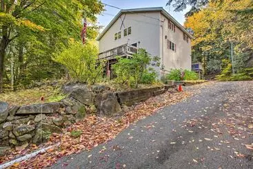 コテージ Pet Friendly Gilford Home: 3 Mi To Gunstock & Lake