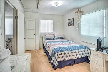 Quaint Avalon Cottage < Half Mi To Beaches!