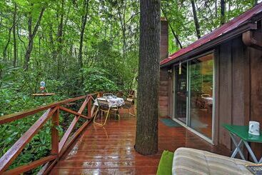 Serene Creekside Cottage Near Mount Pisgah!