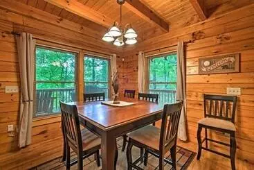 コテージ Pigeon Forge Cabin W/ Hot Tub, Grill & Pool Table!