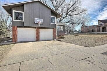 Landhus Sioux Center Split Level Home W/ Game Room!