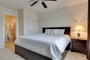 Vidéki Ház Spacious Home W/ Fireplace   Near Golf!