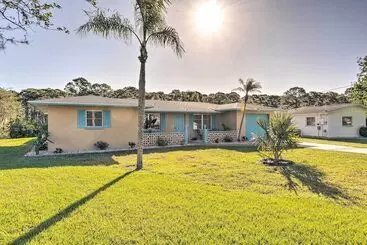 コテージ Sunny + Alluring Englewood Retreat W/ Dock!