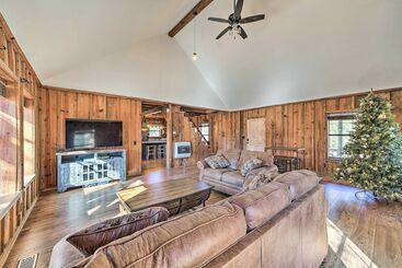 Vidéki Ház Wilburton Cabin W/ Fire Pit, Mountain Views!