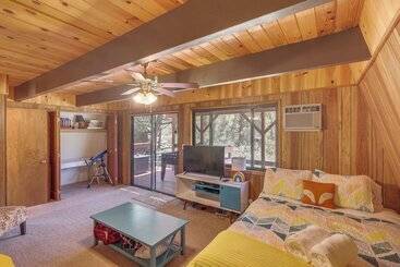 コテージ Colorful Alpine Cabin W/ Deck & Mountain View