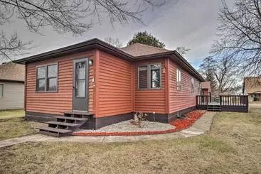 Mökkimajoitus Dog Friendly Crosby Home W/ Bike Storage!