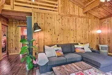 Mökkimajoitus High Falls Restorative Cabin In The Woods!