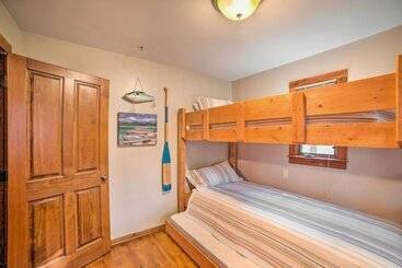 بيت ريفى Lakefront Harrison Home W/ Sunroom, Deck, & Dock!