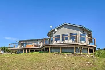 Mökkimajoitus Spectacular Ocean View Retreat W/ Private Beach