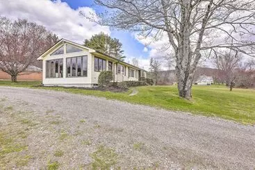 Mökkimajoitus Tasteful Country Home On 5 Acres ~ 3 Mi To Lake!