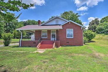 Mökkimajoitus Winston Salem Retreat W/ Yard ~ 6 Mi To Dtwn!