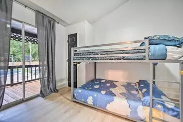کلبه All Encompassing Retreat W/ Pool & Game Room!
