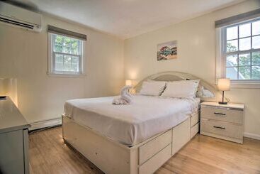 Сельский дом Cozy Plymouth Home Walk To Bartlett Pond!