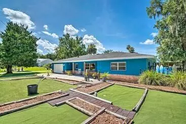 コテージ Crystal River Retreat W/ Mini Golf Course!