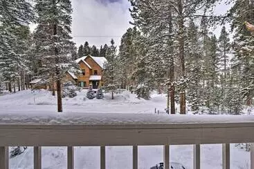 Mökkimajoitus Pet Friendly Breckenridge Home W/ Hot Tub!