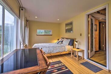 קוטג'' Riverfront Gold Bar Cabin W/ Hot Tub & Mtn Views!