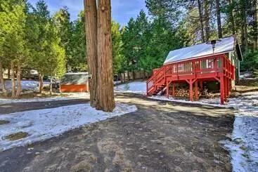 Mökkimajoitus Running Springs Cabin W/ Deck + Forest Views