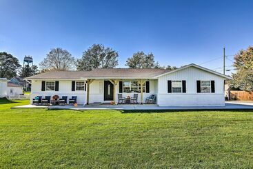 Vidéki Ház Warm + Cozy Buckeye Lake Home: Yard + Patios!